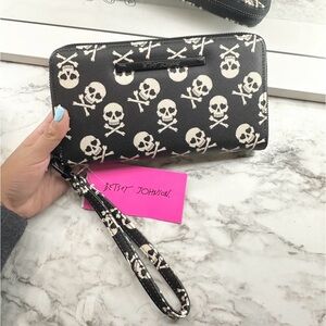 Betsey Johnson Skull Hearts Wallet